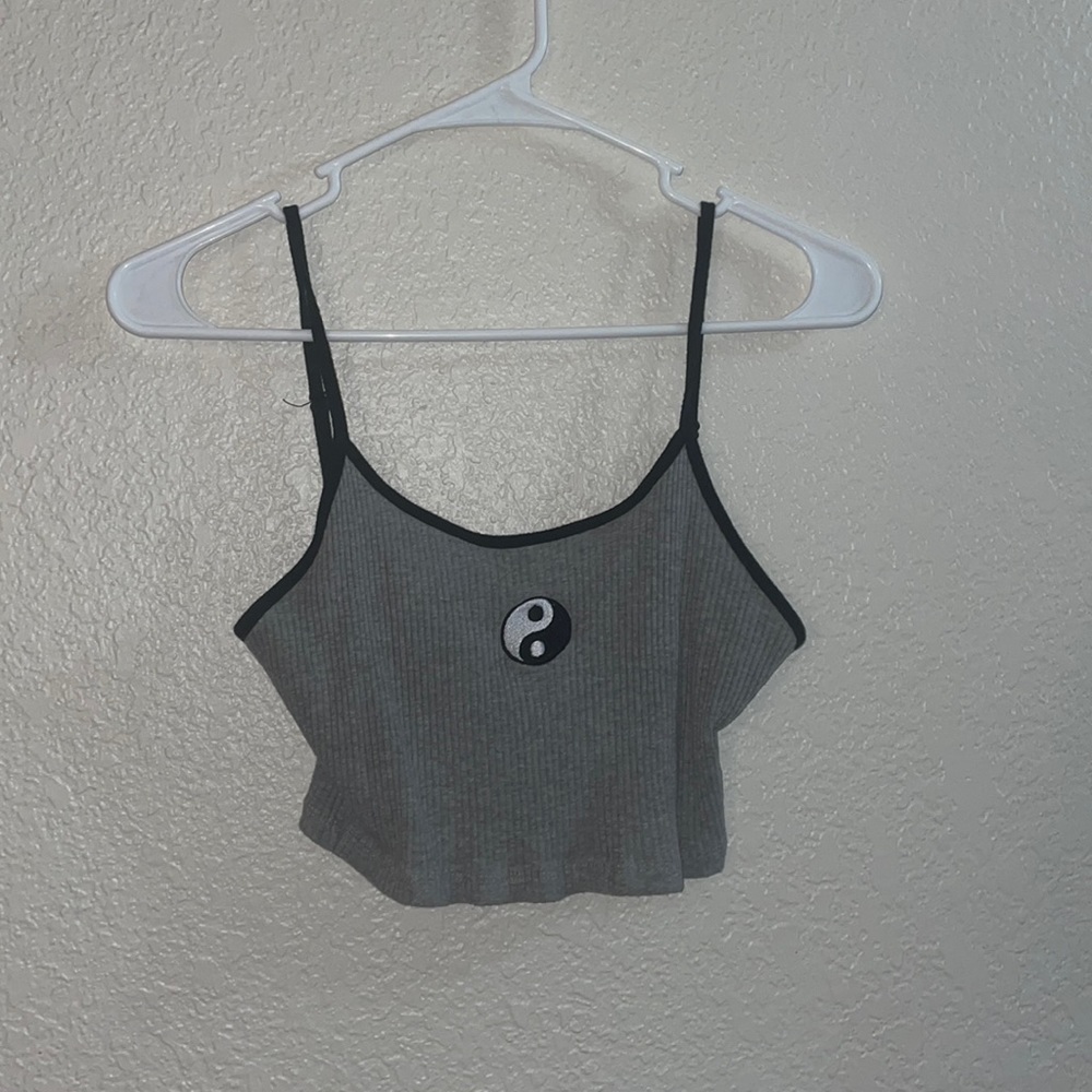 Small yin yang crop top